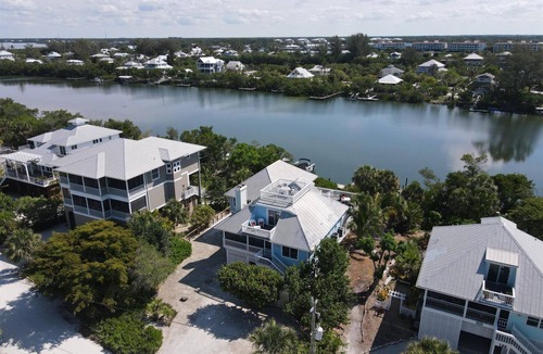 Palm Island House | Tailwind South: Beautiful 3 bedroom across the street from Beach!