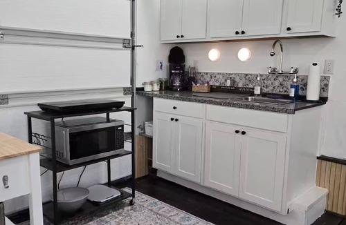 Amazon Apartment | Taj the Garaj