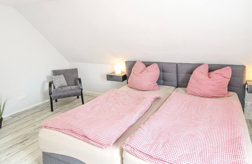 Ipsheim Apartment | Take a relaxing break in the charming farmhouse in the Middle Franconian wine country.