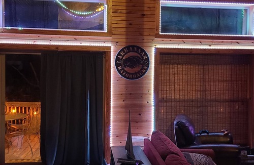Clinton Cabin | Take it easy and take in the view! Get Away on Greers Ferry Lake-Shirley, AR