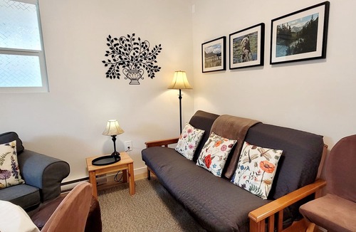 Maple Ridge House | Take it easy at this tranquil getaway Kanaka Springs ,nature lovers paradise.