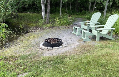 Bluff Point Cottage | Take it easy at this unique and tranquil country cottage.