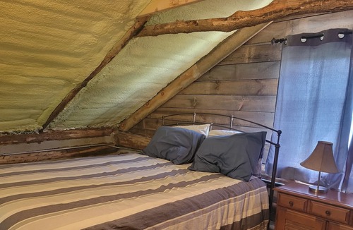 Drummond-North Elmsley Cabin | Take it easy at this unique getaway in beautiful backcountry of Lanark County.