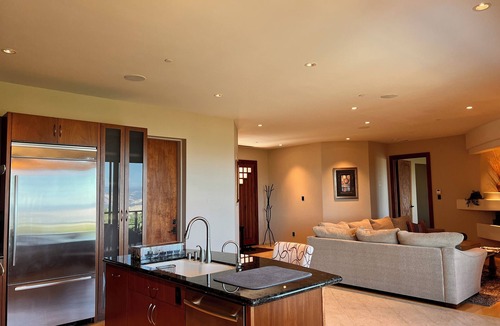 Pilot Hill House | Take it easy at this unique and tranquil luxury getaway nested in foothills!
