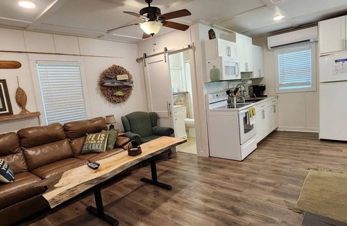 Gamaliel Cottage | Take It Easy Resort - Cottage #9, Norfork Lake Cabin w/Dock Slip, Walk to Water