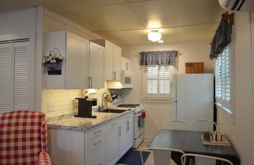 Gamaliel Cottage | Take It Easy Resort - Cottage #6, Norfork Lake Cabin w/Dock Slip, Walk to Water
