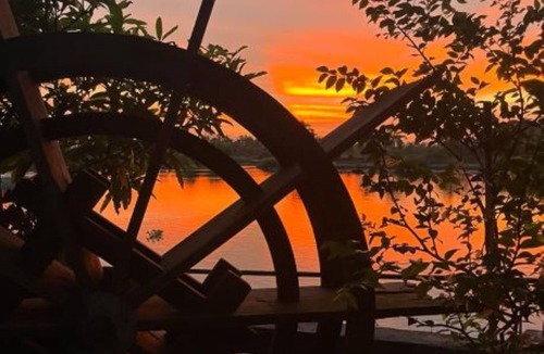 Kochi House | Take it easy with backwater view at this unique and tranquil getaway.