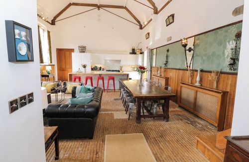 Amerton Cottage | TALBOT LODGE, pet friendly, with a garden in Great Haywood