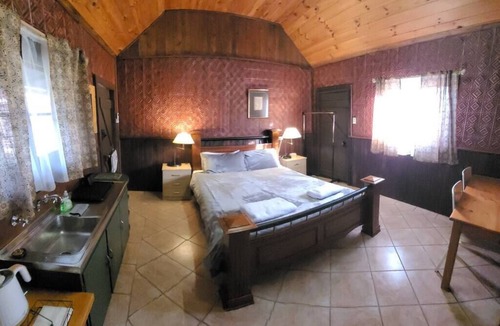 Katrine House | "Talbot" Rustic style accommodation with Mod Cons