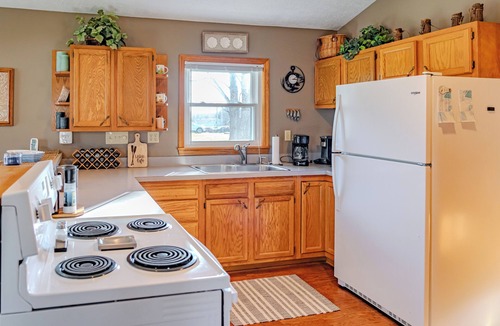 Senecaville Cottage | Tall Timbers Retreat. 3 bed 2 bath Cottage & Guest House at Seneca Lake