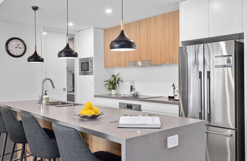 Nelson Bay Villa | Talmora – easy stroll to beach and shops