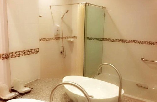 Phra Phrom Hotel | Tamali Hotel