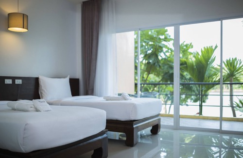 Phra Phrom Hotel | Tamali Hotel