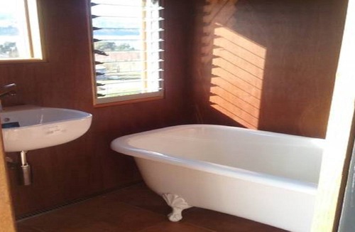 Deviot House | Tamar Valley Vineyard Retreat