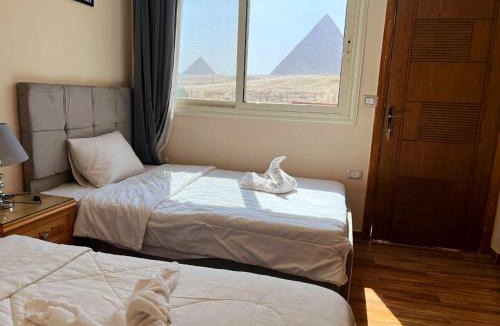 Al Haram House | Tamara Front Pyramids & Valley Temple View