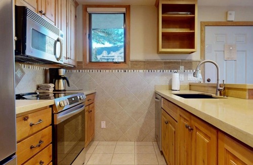 Snowmass Village Condo | Tamarack - Steps to the Slopes + ASE Transportation
