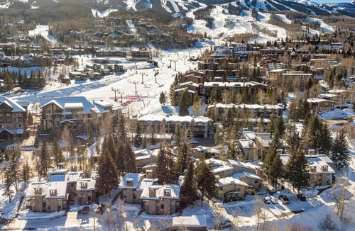 Snowmass Village Condo | Tamarack - Steps to the Slopes + ASE Transportation