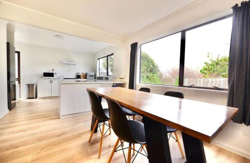 Coopers Beach Apartment | Tamarillo Bach - Coastal Comfort