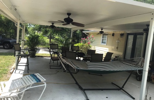 Tampa House | Tampa Charming Countryside 4-bedroom Lakehouse