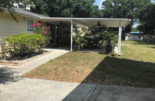 Tampa House | Tampa Charming Countryside 4-bedroom Lakehouse