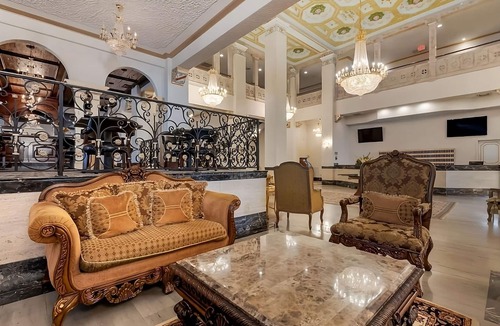 Downtown Tampa Hotel | Tampa Getaway: Historic Building with Modern Comforts! 3 Rooms