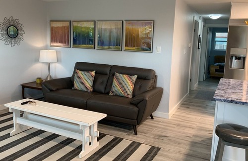 North Hyde Park House | Tampa Sail House: Easy Walk to Downtown Riverwalk, Restaurants, Parks, Concerts