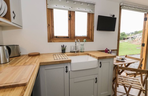 Acrefair House | Tan Y Castell Shepherds Hut,.