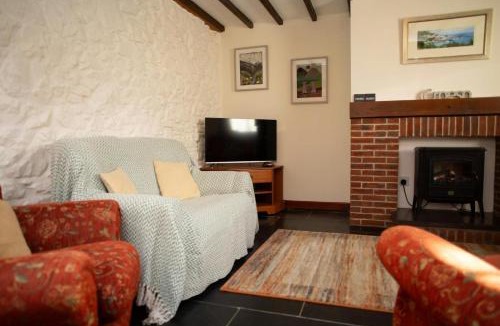 Llanllwchaiarn House | Tan-yr-Onnen Llangrannog