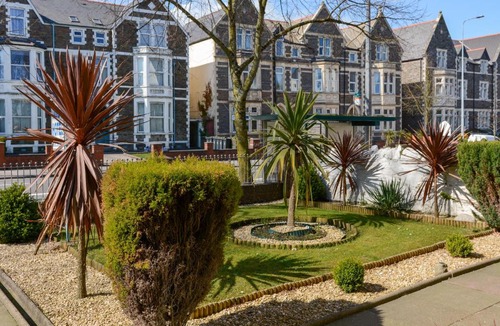 Adamsdown House | Tanes Hotel