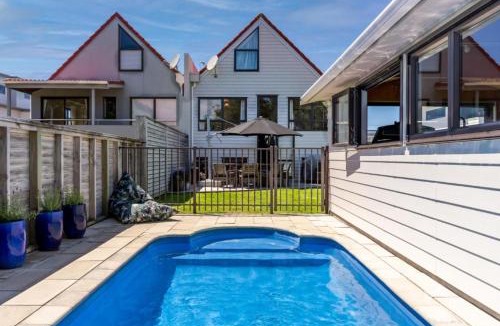 Whangamata House | Tangaroa Beachside Bliss - with Private Pool