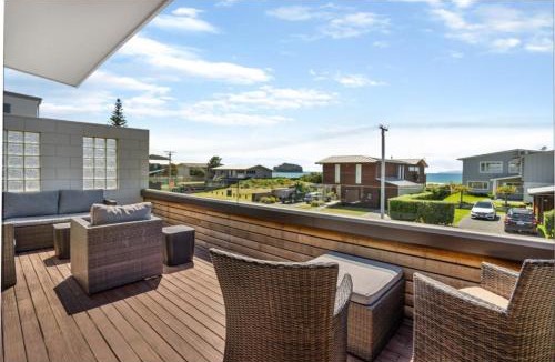 Whangamata House | Tangaroa Beachside Bliss - with Private Pool