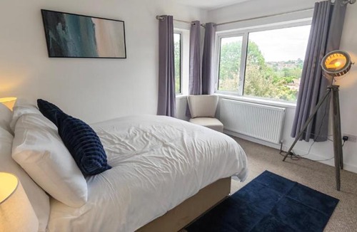 Burton on Trent House | Tangle Tree Lodge - Luxury, Parking, Spacious