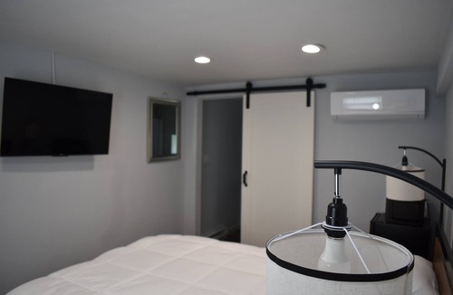 Tannersville Hotel | Tannersville Village on SawMill Creek Room #5 - 1 Queen