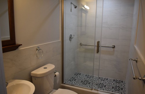 Tannersville Hotel | Tannersville Villageon SawMill Creek Room #9- 1 Queen