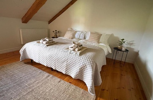 Ullared Bed & Breakfast | Tant Märtas rum & skafferi