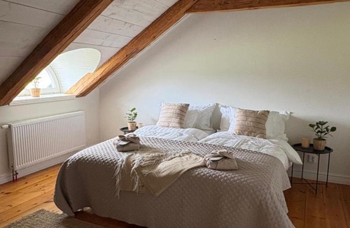 Ullared Bed & Breakfast | Tant Märtas rum & skafferi