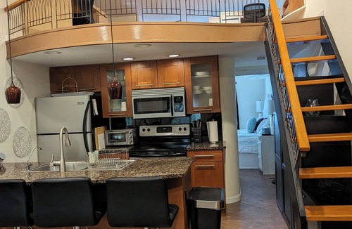 Lutz Condo | Tantastic King bed, updated, private Lanai in a clothing optional resort.
