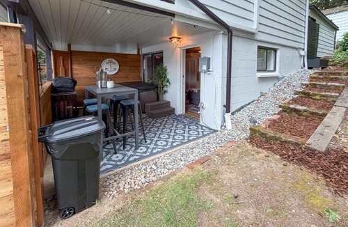 Eatonville Apartment | Tanwax Lake Waterfront Studio w/Private Hot Tub!