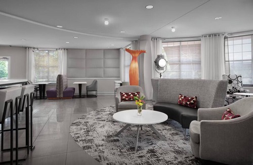 Secret Cove Hotel | Tapestry Park 2 Double Suite with Resort Pool &Gym