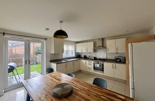 Bray on Thames Ski Chalet | Taplow Spacious Stylish Four Bedroom Townhouse