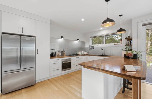 Taroona House | Taroona Hideaway – 3 Bed House with Sauna