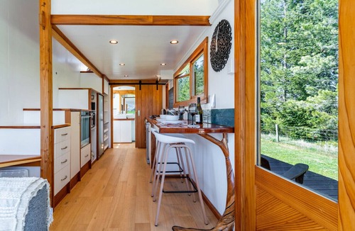 Tarras House | Tarras Tiny Haven Stargaze, Unwind, Wake to Mountain Views