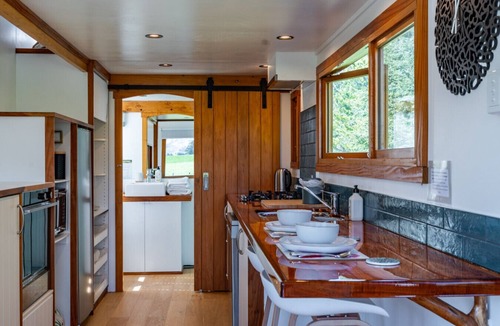 Tarras House | Tarras Tiny Haven Stargaze, Unwind, Wake to Mountain Views