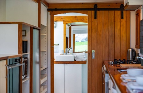 Tarras House | Tarras Tiny Haven Stargaze, Unwind, Wake to Mountain Views