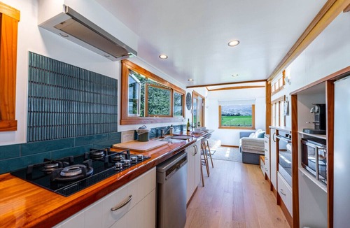 Tarras House | Tarras Tiny Haven Stargaze, Unwind, Wake to Mountain Views