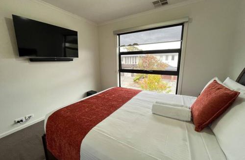 Woodville House | Tasha's Apartments - St Clair