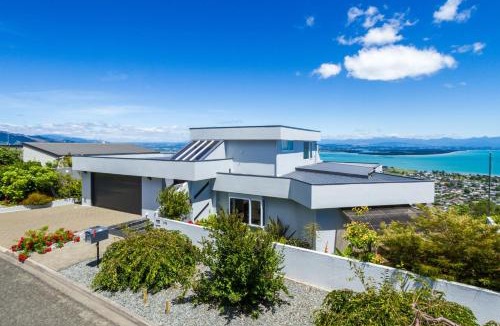 Britannia Heights Villa | Tasman Bay Villa