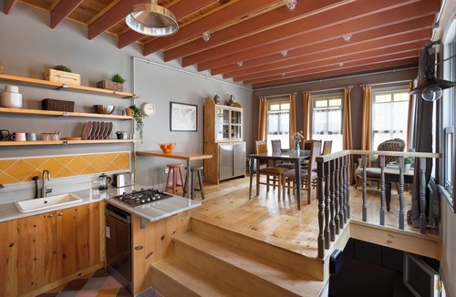 Istanbul City Center House | Tastefully Decorated Historical House with Aircon, Wifi, Fully Equipped Kitchen