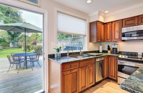 Eastport House | Tastefully decorated fully-equipped Eastport Annapolis house with water views