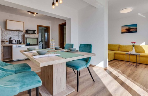 Baric Draga Apartment | Tastefully designed apartment in Karlobag